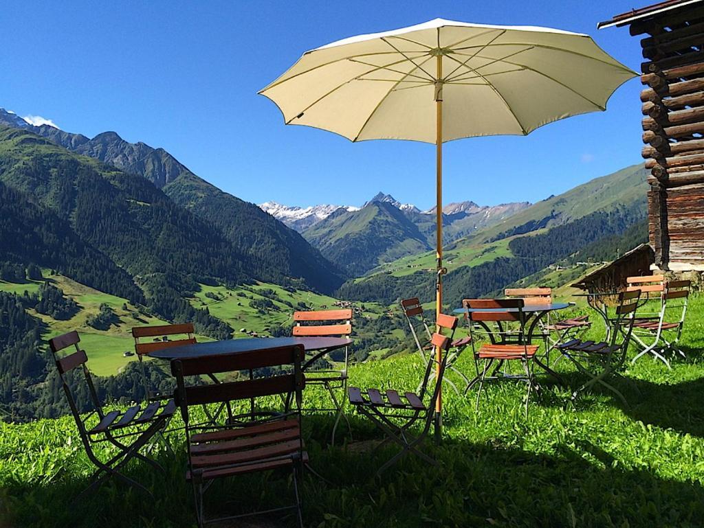 Hotel Alpina Lumbrein Buitenkant foto